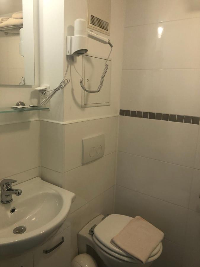 Burghotel Homberg ホムベルク エクステリア 写真